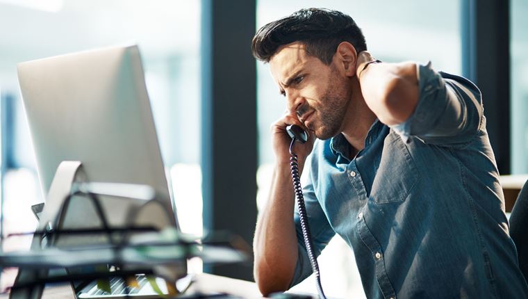 Τι είναι το tech neck και πώς θα το αποφύγεις