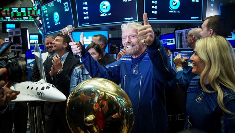 O Richard Branson πούλησε μετοχές της Virgin Galactic αξίας 300 εκατ. δολαρίων