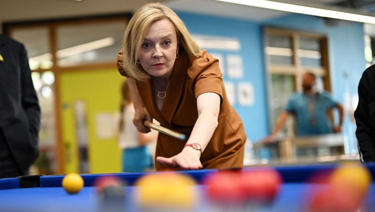 Όλα όσα γνωρίζουμε για τη Liz Truss