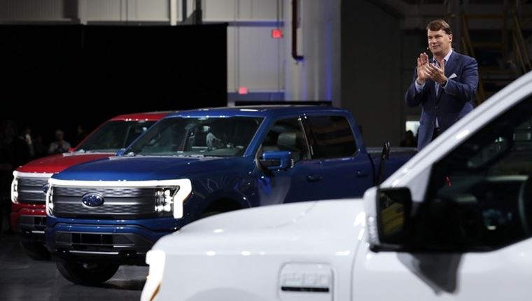 Νέο beef Elon Musk και 'Mr Ford' Jim Farley