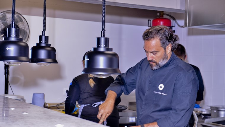 Ο Γιάννης Λουκάκος κάνει νοστιμότερο το Πόρτο Χέλι