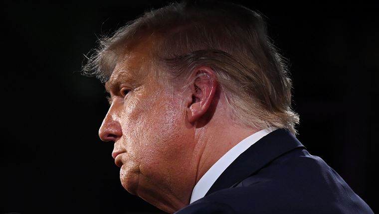 Στο νοσοκομείο με πυρετό και αναπνευστικά προβλήματα o Donald Trump