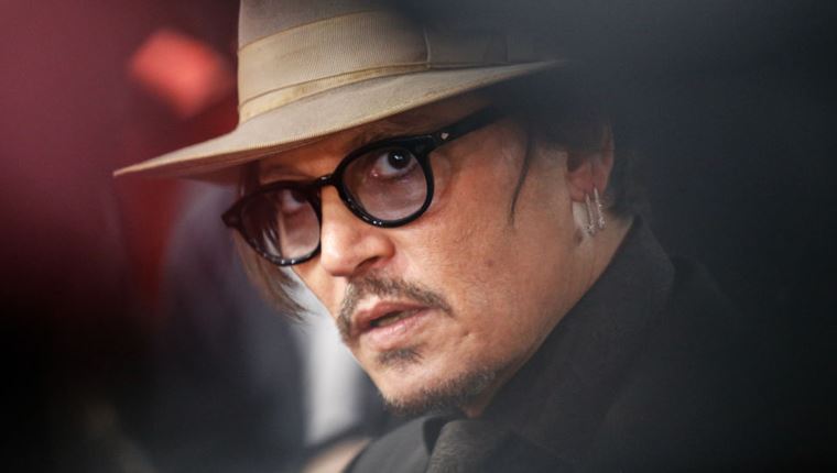 Σε άλλα νέα, ο Johnny Depp μόλις έφτιαξε Instagram