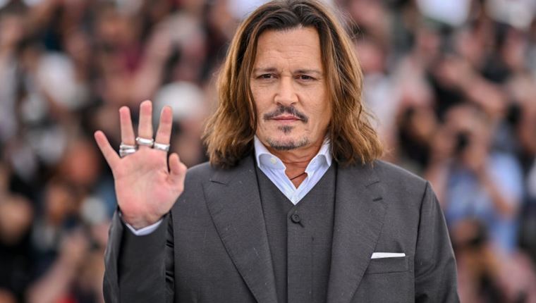 O σκανδαλώδης κύριος Johnny Depp