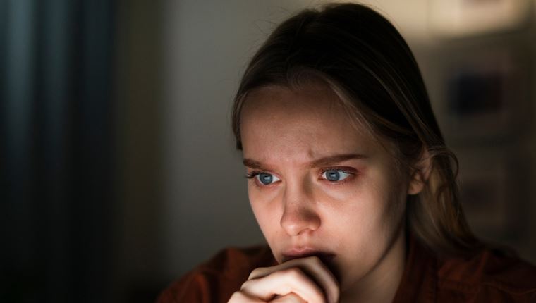 Γιατί αρέσει στον κόσμο να κλαίει στα social media και τι είναι το sadbait