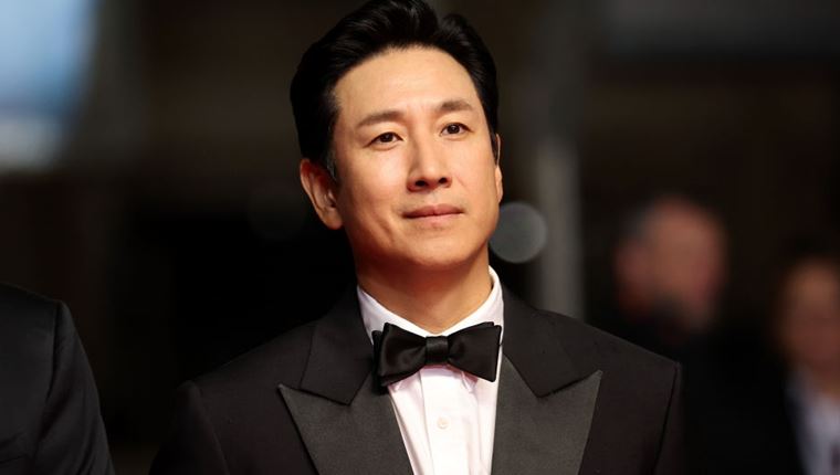 Αυτοκτόνησε ο πρωταγωνιστής της ταινίας &#39;Παράσιτα&#39; Lee Sun-kyun