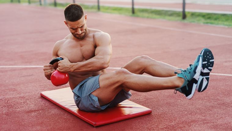 Η 15λεπτη προπόνηση με kettlebell που θα αλλάξει το κορμί σου