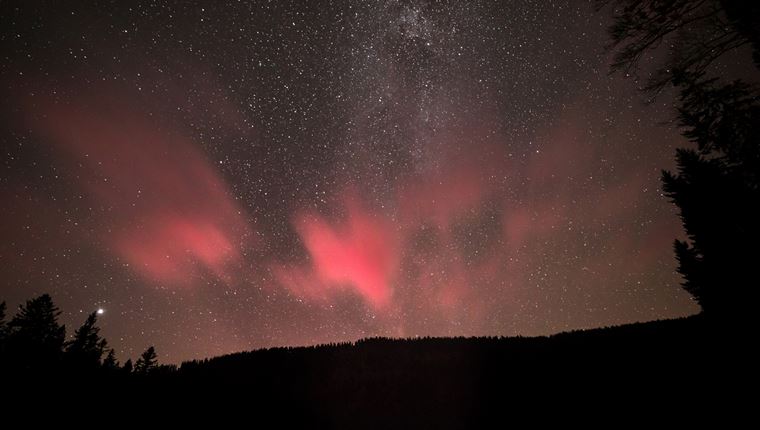 Το 'Βόρειο Σέλας' έγινε ορατό σε περιοχές της Βόρειας Ελλάδας