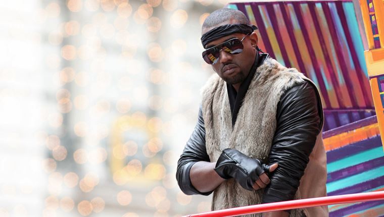 H πρώτη προεκλογική συγκέντρωση του Kanye West ήταν ο ορισμός του cringe