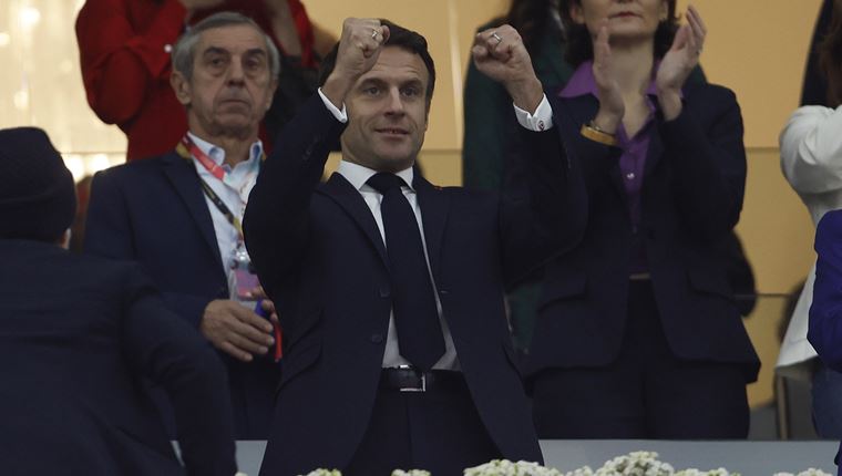 Emmanuel Macron, ένας πραγματικός gentleman στο Κατάρ