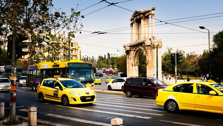 Γιατί κάνουν σήμερα απεργία τα ταξί