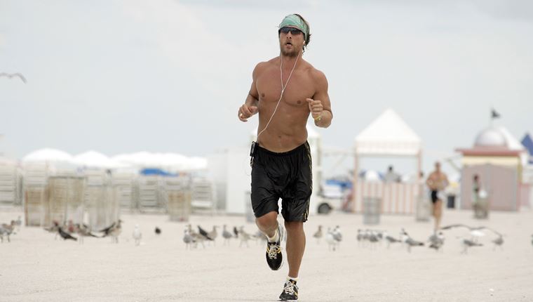 Διάσημοι που πίνουν νερό στο όνομα της γιόγκα