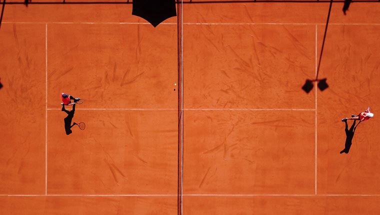 Ο Patrick Mouratoglou σερβίρει μαζί με την Costa Navarino