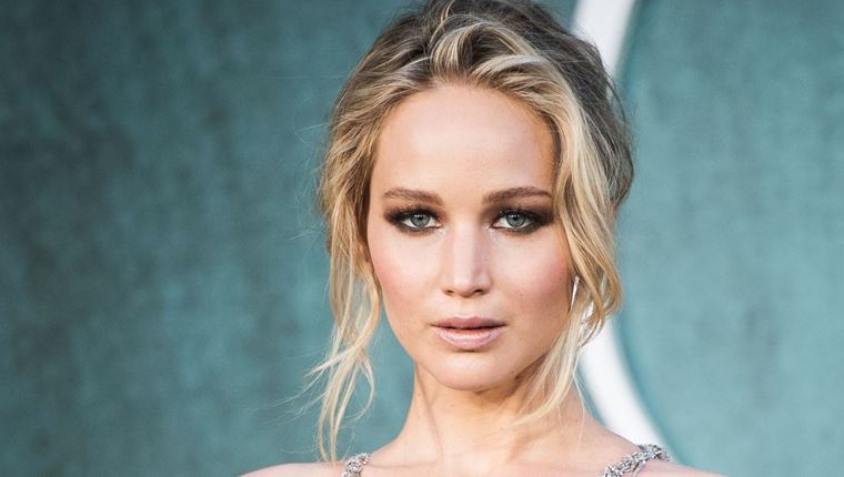 Η ακομπλεξάριστη Jennifer Lawrence