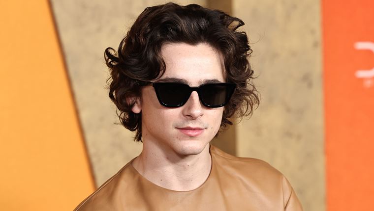 Το κούρεμα των σέρφερ επιστρέφει στη μόδα και πλέον λέγεται surfer curtains