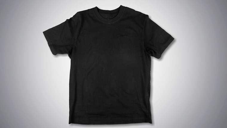 Πώς θα φορέσεις σωστά το μαύρο T-shirt