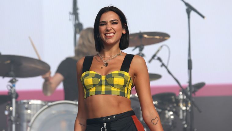Η δροσερή ομορφιά της Dua Lipa
