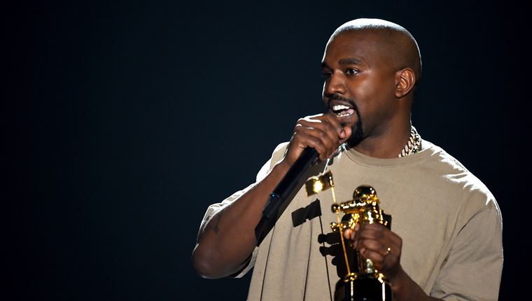 Τι δουλειά είχε ο Kanye West στην πασαρέλα του οίκου Balenciaga;