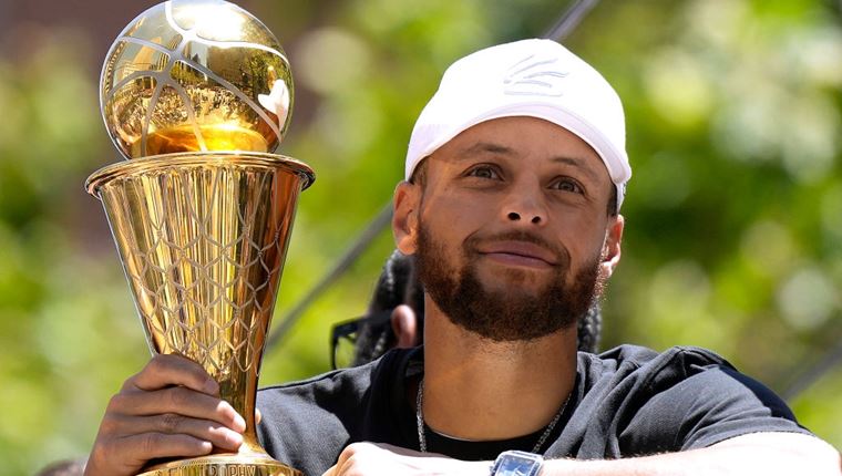 Ο Stephen Curry και η &#39;χρυσή&#39; συμφωνία με την Under Armour