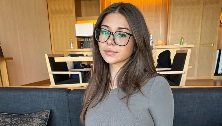 Μοντέλο του OnlyFans που δηλώνει &quot;χριστιανή και παρθένα&quot; έβγαλε 43 εκατ. δολάρια σε έναν χρόνο