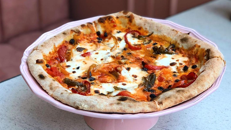 Η πίτσα του Etien έφτασε στην πλατεία Βραζιλίας