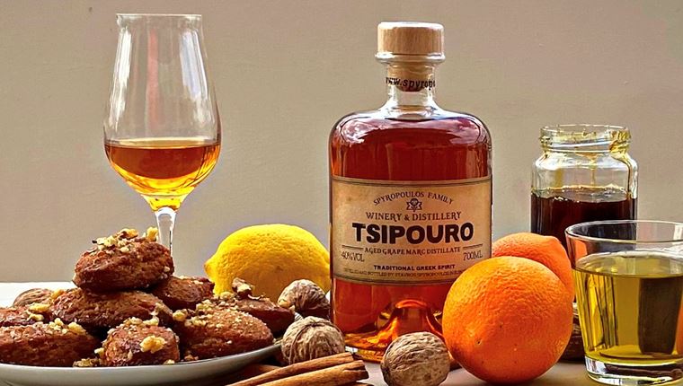 Updated μελομακάρονα με παλαιωμένο τσίπουρο