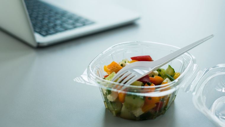 6 υγιεινές, χορταστικές τροφές για το γραφείο