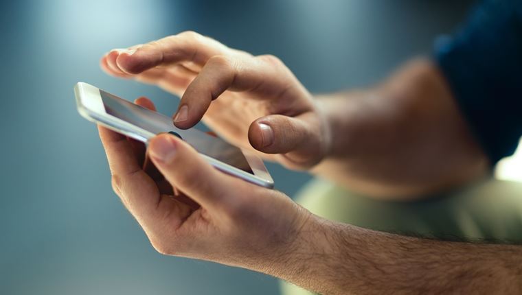 Το FBI προειδοποιεί τους χρήστες Android και iPhone