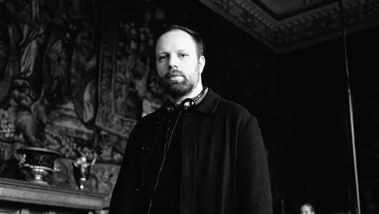 Dear God, the Parthenon is still broken, το πρώτο φωτογραφικό βιβλίο του Γιώργου Λάνθιμου