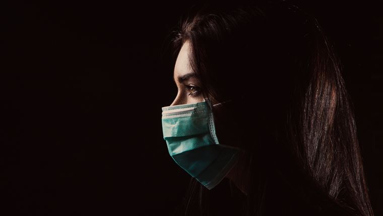 Γιατί δεν μειώνονται τα κρούσματα κορονοϊού