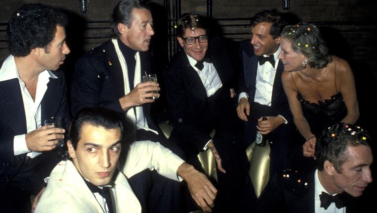 Έξι αρώματα ζητούν συγγραφέα