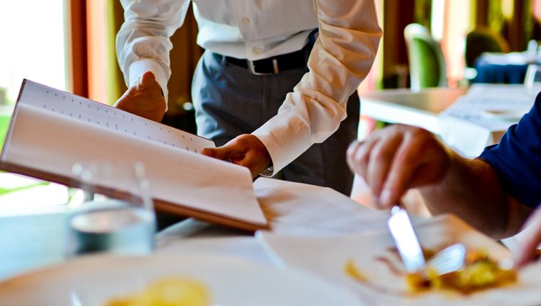 Πώς μπορεί να σε ξεγελάσει ένα εστιατόριο ώστε να δώσεις περισσότερα χρήματα