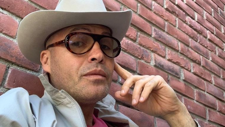 Ο Billy Zane είναι φτυστός ο Marlon Brando στην ταινία Waltzing with Brando