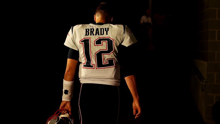 Tom Brady, υποστολή σημαίας