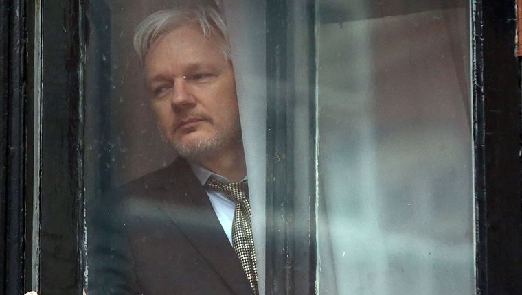 Η 7χρονη εξορία του Julian Assange