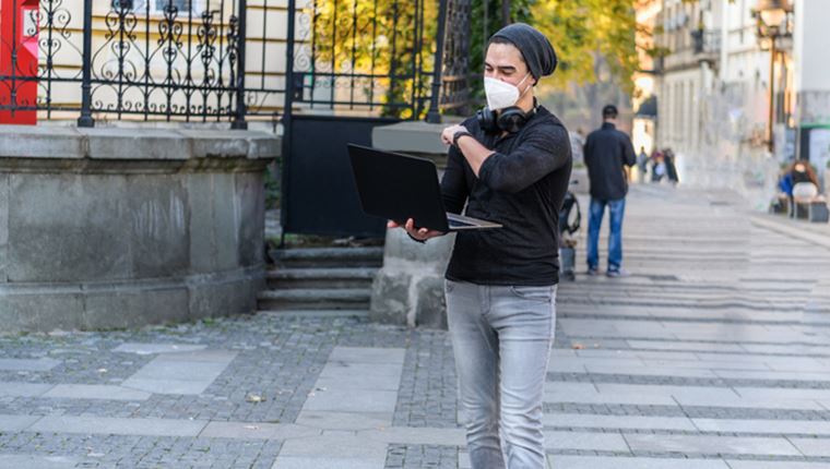 Κορονοϊός: Ανέβηκαν στους 64 οι θανάτοι