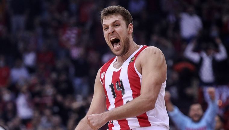 Βεζένκοφ και Ολυμπιακός πήραν όλα όσα άξιζαν