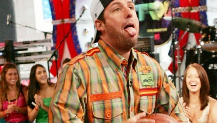 Ο Adam Sandler παίζει μπάσκετ με NBAers. Και είναι καλός.