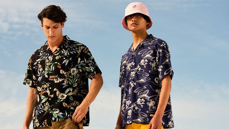 Η νέα συλλογή της Superdry με φόντο το γαλάζιο του Αττικού Ουρανού