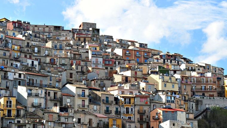Η κωμόπολη της Σικελίας που προσφέρει δωρεάν σπίτια