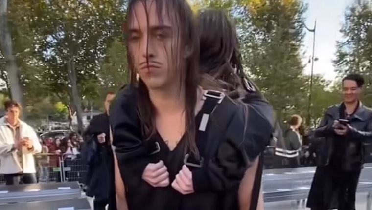 Η πιο τρομακτική εμφάνιση στην Εβδομάδα Μόδας του Παρισιού