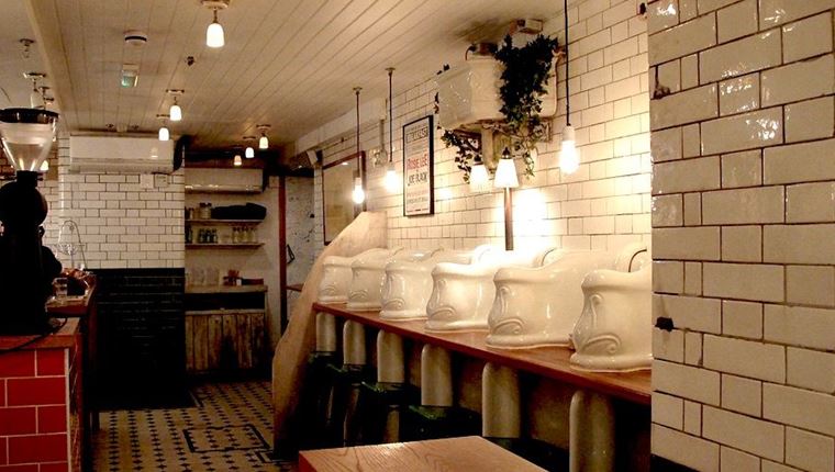 Οι Βικτοριανές τουαλέτες του Λονδίνου μεταμορφώθηκαν σε μυστικά μπαρ