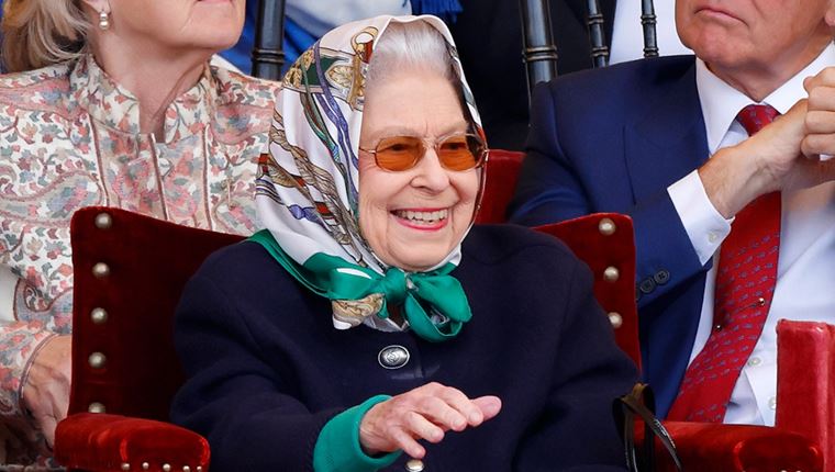 Κι όμως η βασίλισσα Ελισάβετ ήταν μεγάλο τρολ