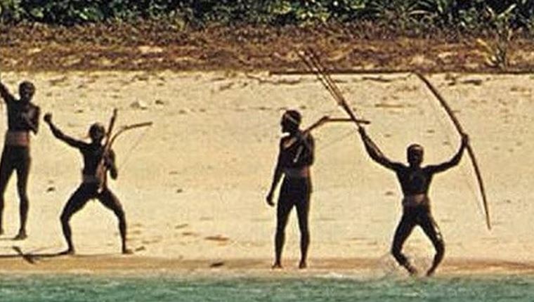 Ένας Αμερικανός επισκέφθηκε την πιο απομονωμένη και επικίνδυνη φυλή του πλανήτη στις Νήσους Ανταμάν