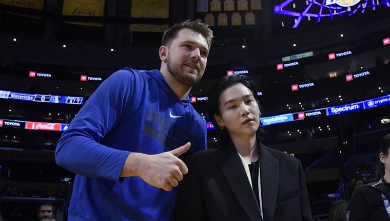 Τι δουλειά έχει ο Suga των BTS στο NBA;