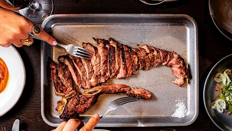 OX: H παραδοσιακή ψησταριά συναντά τη high end κρεατοφαγία