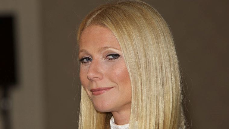 Η Gwyneth Paltrow γυμνή, μόνο με τα κοσμήματά της