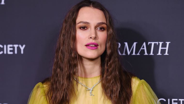 Στο The Woman in Cabin 10 η Keira Knightley είναι μία περίεργη δημοσιογράφος