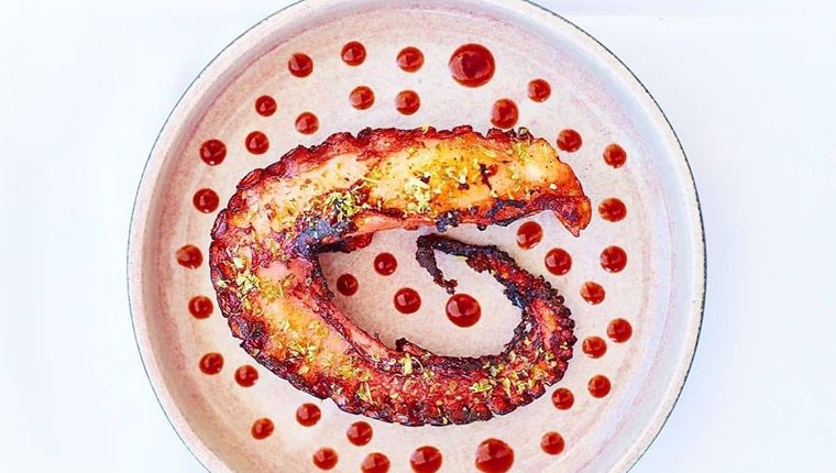 Ένα εστιατόριο στη Σίφνο είναι ο γαστρονομικός πόθος κάθε ψαροφαγά