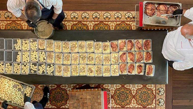 H εστιατορική Dream Team της Αθήνας μαγειρεύει για γιατρούς και νοσηλευτές